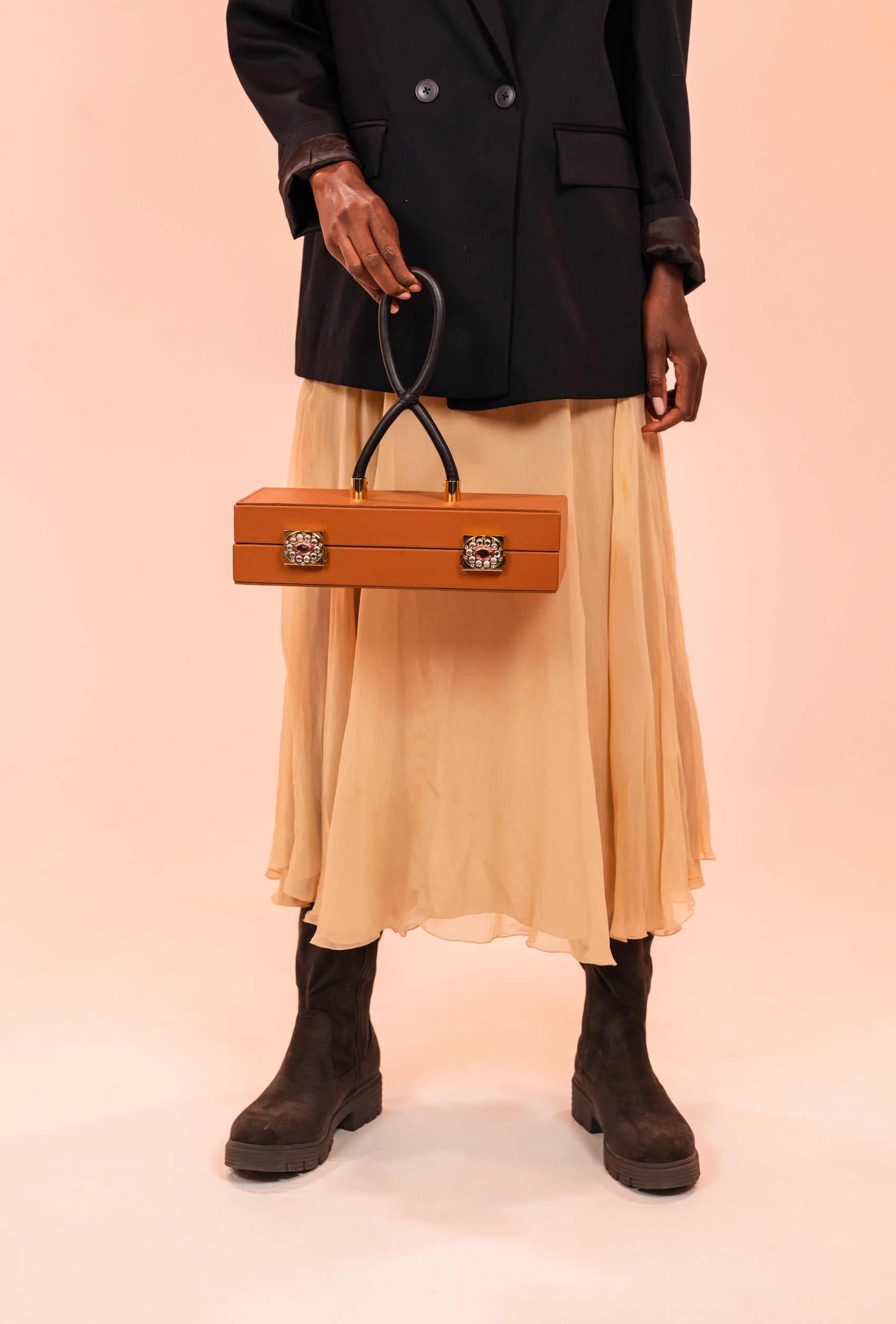 Sac à main de luxe femme en cuir caramel structuré – MARINA KIBA