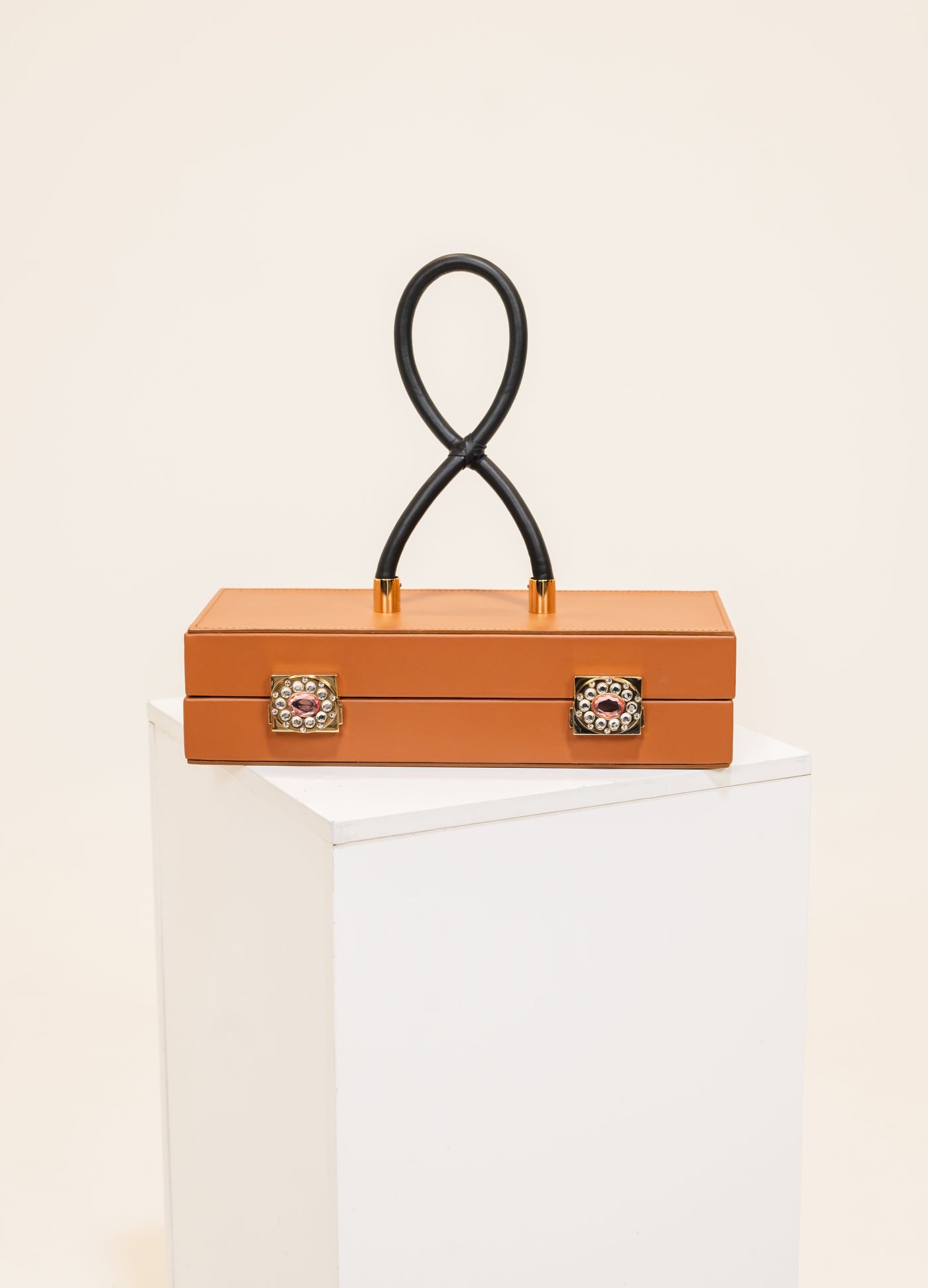 Sac Moody Legacy en cuir caramel avec anse noire sculpturale – MARINA KIBA