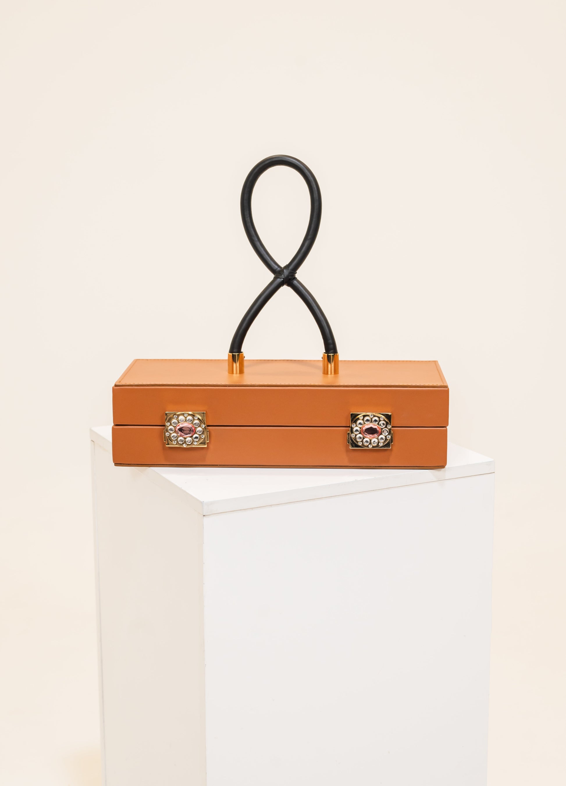 Sac Moody Legacy en cuir caramel avec anse noire sculpturale – MARINA KIBA